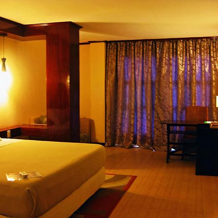 Cebu Dulcinea Hotel And Suites-Mactan Airport Hotel มักตัน ภายนอก รูปภาพ