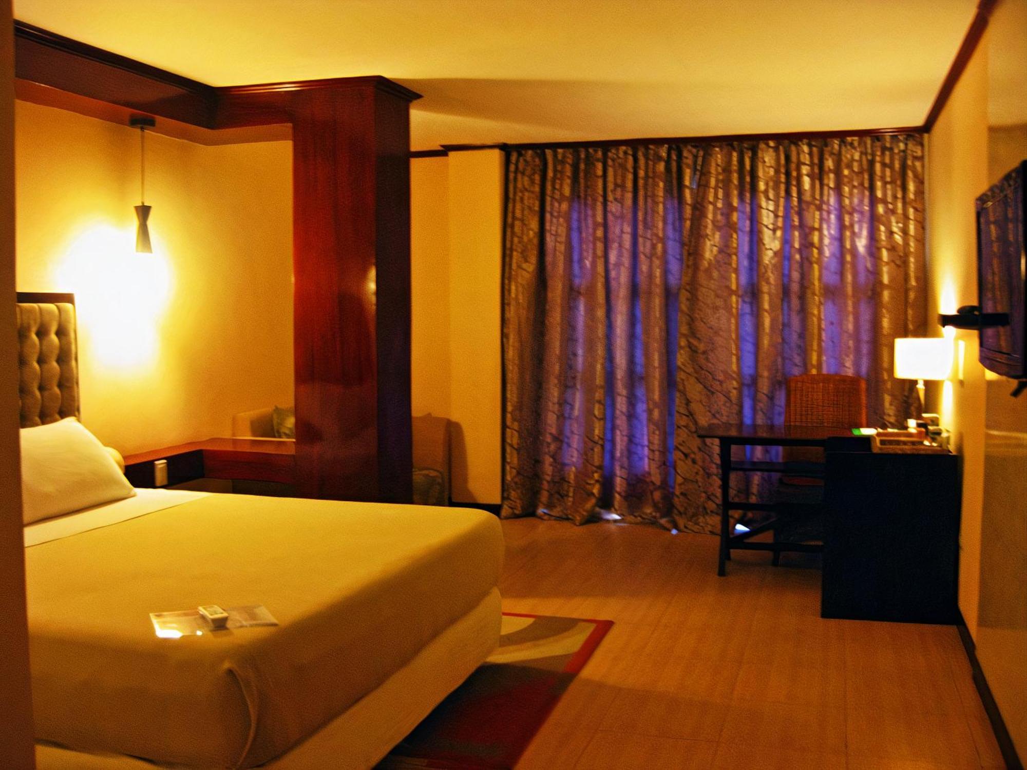 Cebu Dulcinea Hotel And Suites-Mactan Airport Hotel มักตัน ภายนอก รูปภาพ