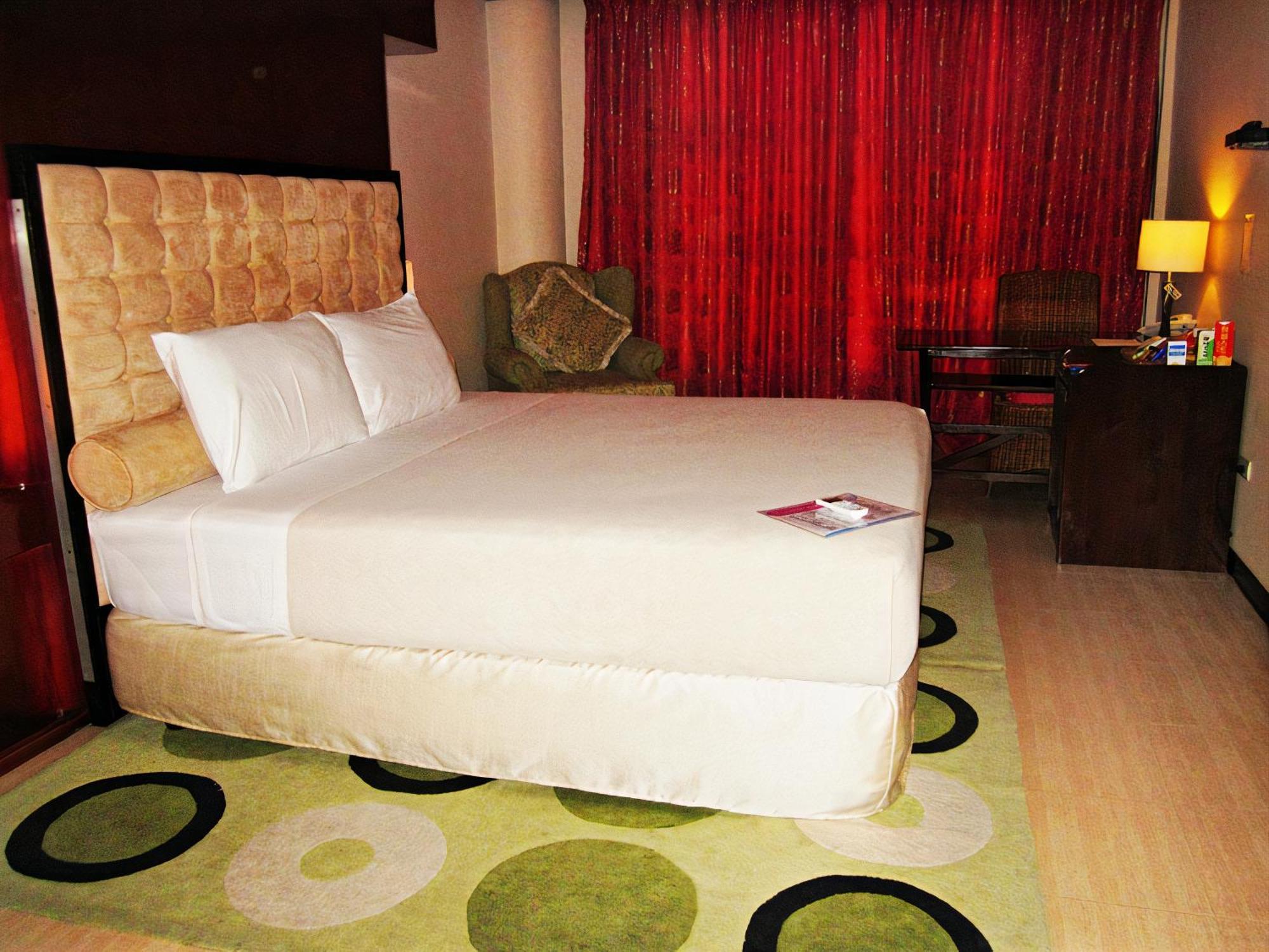 Cebu Dulcinea Hotel And Suites-Mactan Airport Hotel มักตัน ภายนอก รูปภาพ