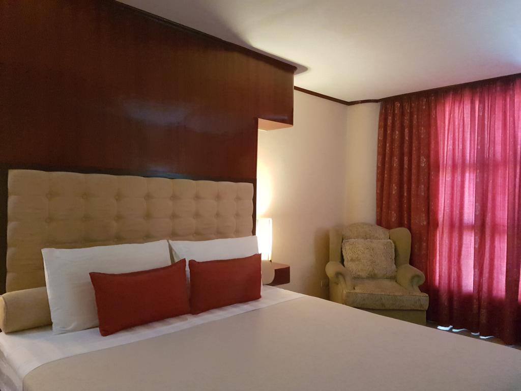 Cebu Dulcinea Hotel And Suites-Mactan Airport Hotel มักตัน ภายนอก รูปภาพ
