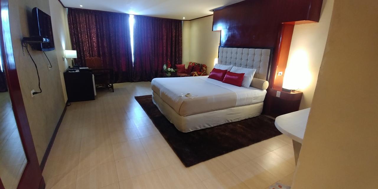 Cebu Dulcinea Hotel And Suites-Mactan Airport Hotel มักตัน ภายนอก รูปภาพ