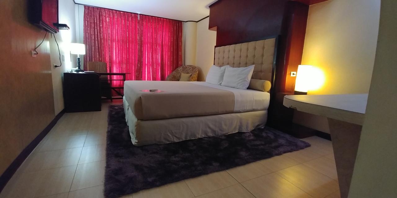 Cebu Dulcinea Hotel And Suites-Mactan Airport Hotel มักตัน ภายนอก รูปภาพ